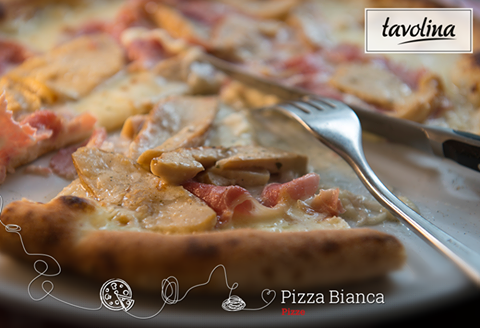 You know why Pizza Bianca has its name! Because we don’t use tomato sauce in it, hence the color white!